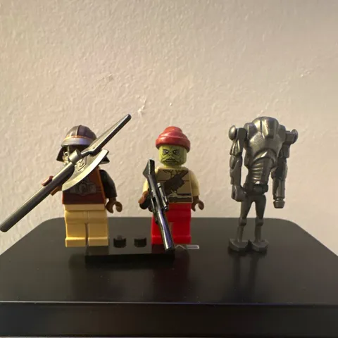 LEGO Minifigures Lot of 3 w/ Weapons, Display Stand & Silver Figure