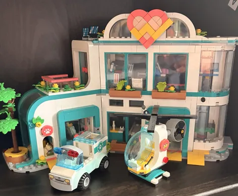Lego Friends Heartlake City Hospital (42621) AS-IS
