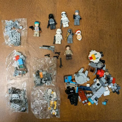 LEGO Star Wars Minifigure Lot of 8 Mixed Characters w/ Weapons 5 Sealed Bags Etc