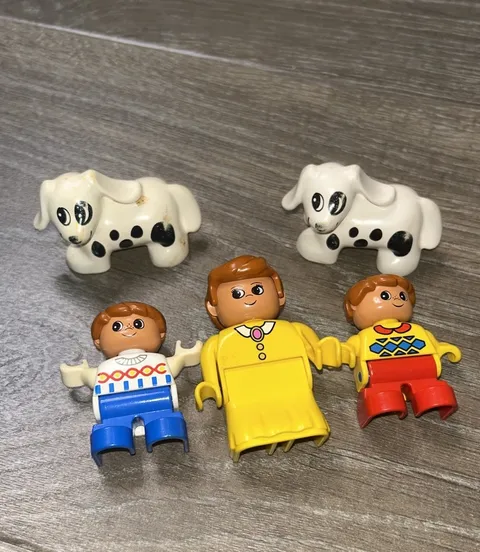 2x Lego Duplo Figure White Spotted Dog Circled Eye Dalmation With Family Vintage