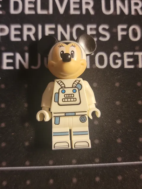 LEGO Mickey Mouse Spacesuit Astronaut Minifigure Disney 10774 Retired dis047