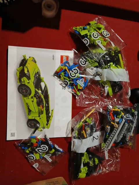 LEGO TECHNIC: Lamborghini Hurac�N Tecnica (42161)