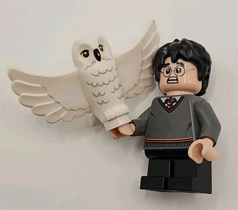 LEGO Harry Potter Minifigure In Gryffindor Sweater W/ Hedwig Owl (75954) 
