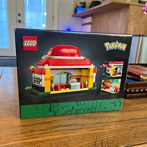 LEGO Pokémon Mini Pokémon Center 40911 18+ Box Complete Set 233 pcs