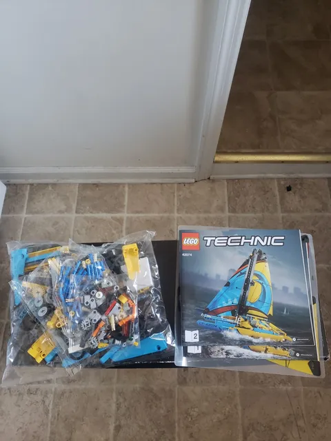 LEGO Technic Racing Yacht 42074, 330 pcs, Age 8-14. Year 2018