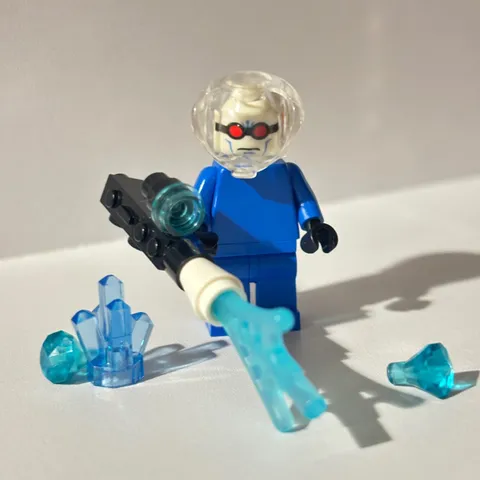 LEGO bat011i Mr. Freeze Minifigure and Accessories  From Batman - Missing Armor