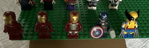 LEGO Minifigures Marvel Superheros Lot of 20-Iron Man,Captain America,Wolverine