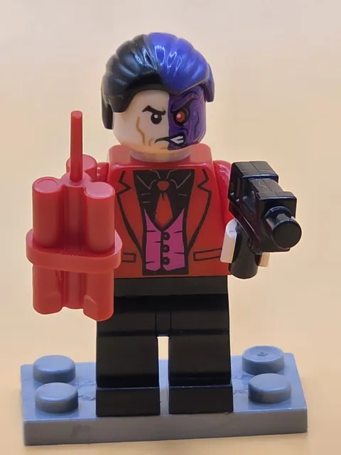 LEGO Two-Face Minifigure 76122 Batman Batcave Comics DC Super Heroes NEW