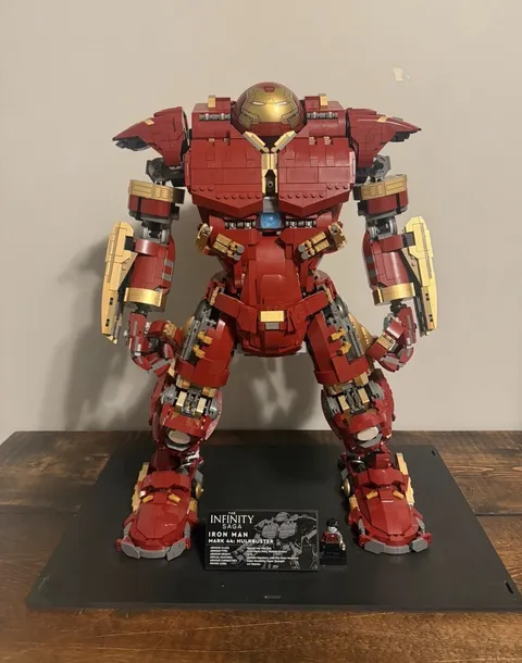 LEGO UCS Marvel Hulkbuster 76210 100% Complete With Minifigure And Instructions