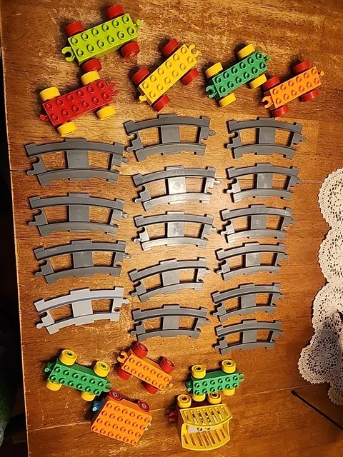 Lego Duplo 15 Curved Train Track 10 Train Cars Assorted Colors