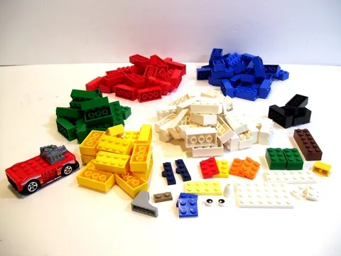 Lego LOT 147 Pieces Vintage & Modern Set & Misc. Blocks w Hot Wheels Car
