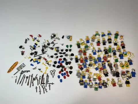 Huge LEGO Minifigures Bulk Lot 60+ Vintage 90s City Space Pirate Castle Weapons