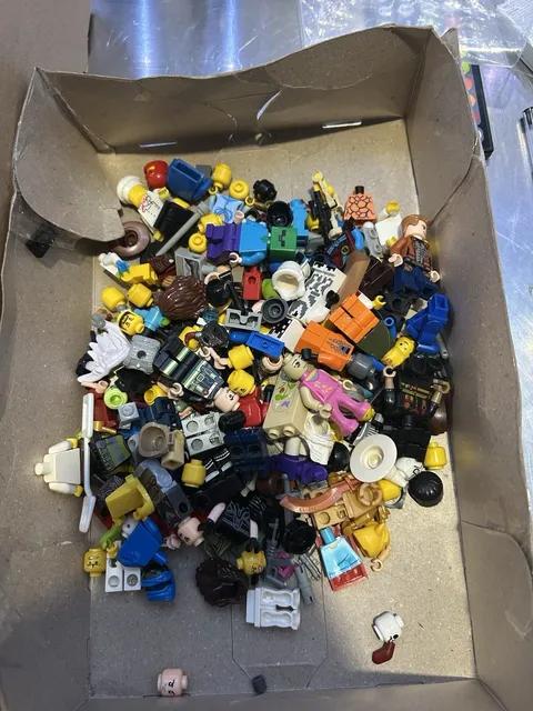 LEGO Bulk Lot Damaged / Unbranded Minifigure Parts READ DESCRIPTION #13
