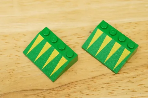 Vintage 1995 LEGO Character Blocks Green Pennant Slope 3297 Lost At Sea Cargo