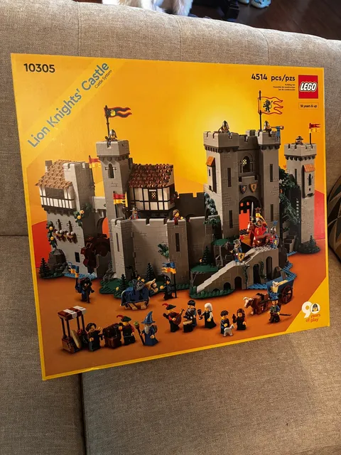 LEGO 10305 Lion Knights' Castle : New and Sealed
