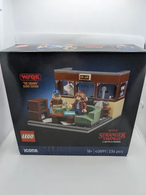 LEGO 40891 Icons Stranger Things: WSQK Radio Station
