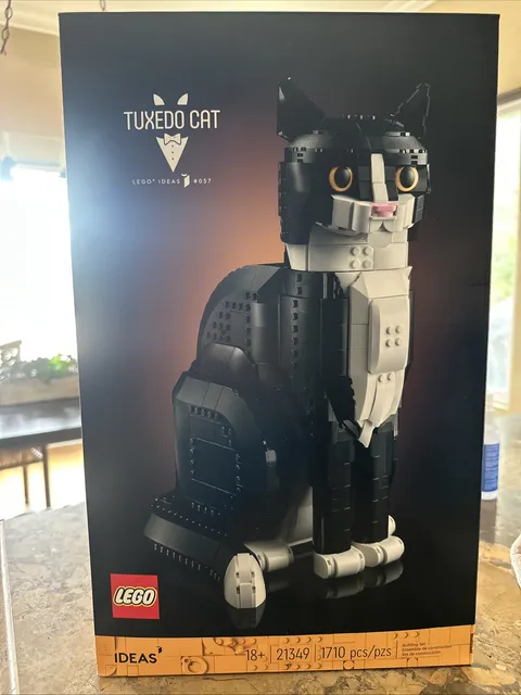 Brand New & Factory Sealed LEGO Ideas 21349 Tuxedo Cat – 1,710 Pieces