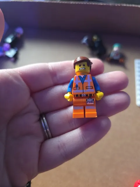 LEGO Movie minifigure,  Emmet - Smile / Scared, Worn Uniform, TLM113