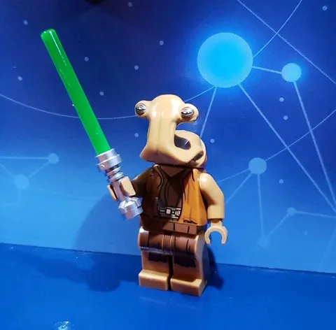 LEGO Star Wars Ithorian Jedi Master Noga-ta Minifigure & Lightsaber sw0570 75051
