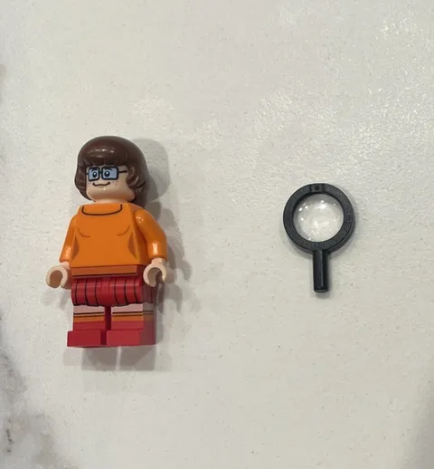 LEGO Velma Dinkley Minifigure Scooby-Doo Rare Retired W/Magnifying Glass