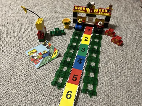 Vintage LEGO Duplo Set 3085 Town Race Racing Action - 2001 - NO BOX - Legos