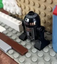 Lego Star Wars Minifigure ~ R2-Q5 Black Astromech Devious Droid 6211 / 10188
