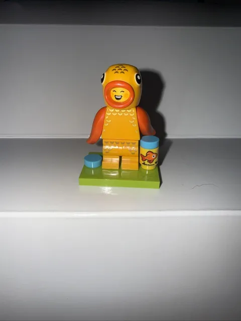 Lego Goldfish Costume Fan Minifigure Collectible Series 28 71051 CMF Lot Retired
