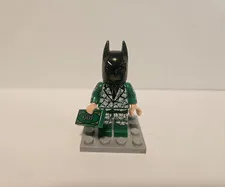 LEGO MINIFIGURE - DOLLAR BILL TUXEDO BATMAN - TOYS R' US 2017 BRICKTOBER!!