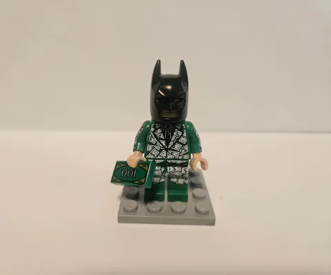 LEGO MINIFIGURE - DOLLAR BILL TUXEDO BATMAN - TOYS R' US 2017 BRICKTOBER!!