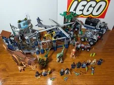 Lego Jurassic World Set Lot of 4x sets w/ 18 Minifigures 75931 75928 75929 75927