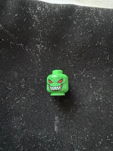 Lego 2006 Killer Croc Head(READ)