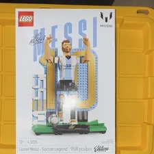 LEGO 43015 Lionel Messi Soccer Legend 2-in-1 Set, 958 pcs (Editions) new in box