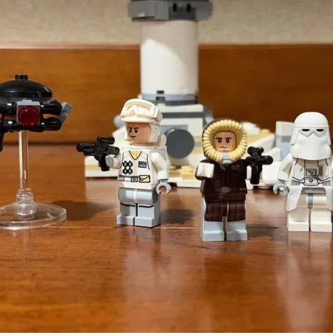 LEGO Star Wars 75138 Hoth Attack 98% Complete w/ Minifigures