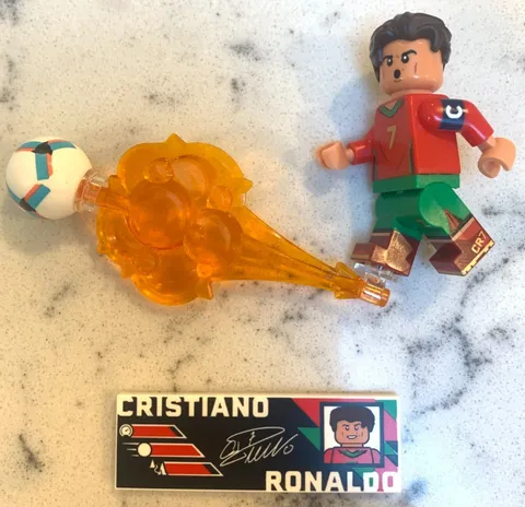LEGO Minifigure Cristiano Ronaldo from set 43012 w/ Ball and Name Tile! New!