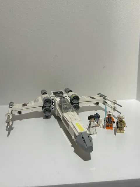 LEGO Star Wars: Luke Skywalker's X-Wing Fighter complete (used no box)