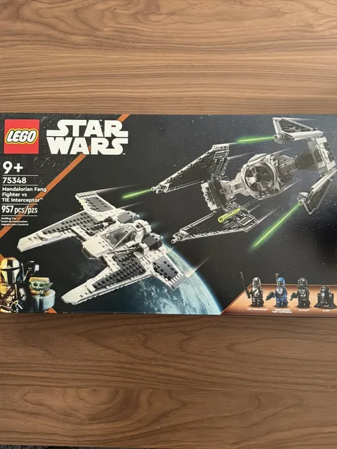 LEGO Star Wars: (75348) Mandalorian Fang Fighter vs. TIE Interceptor – Brand New