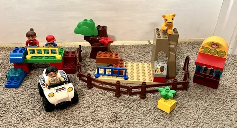 LEGO Duplo Feeding Zoo Set 5634 Incomplete ATV Lion Cub Keeper Cliff Fence Parts