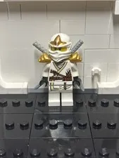 LEGO Minifigure Zane ZX njo0031 Ninjago White Ninja Gold Armor Swords