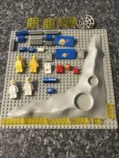 Vintage 1980s LEGO Classic Space Lot W Minifigs,Bricks Yellow Glass Moon Plate!