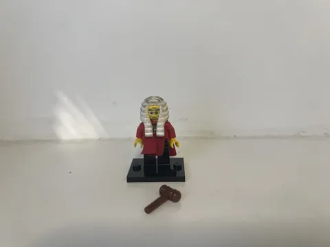 LEGO Minifigure Series 9 - Judge (71000-10)