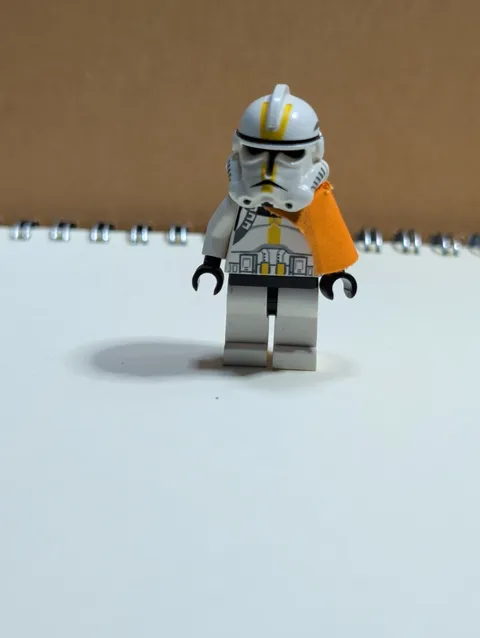Lego Clone Trooper, 327th Star Corps (Phase 2) Black Head Orange Cloth Pauldron