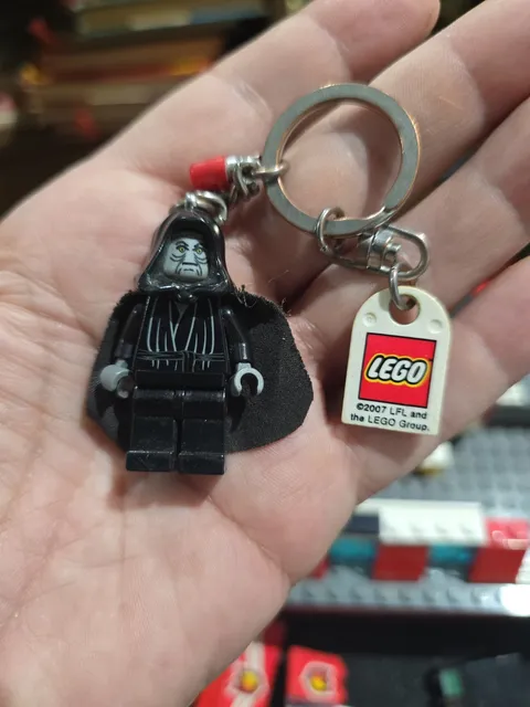 Lego Star Wars Emperor Palpatine Minifigure Keychain 852129