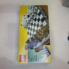 LEGO Chess (40174)   NEW & Sealed