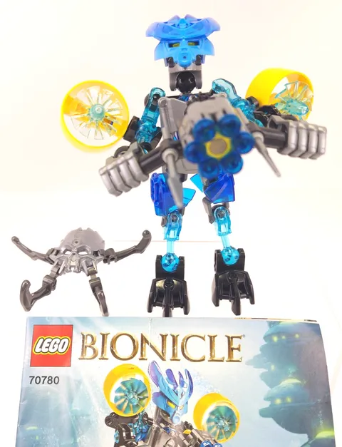 LEGO BIONICLE – Protector of Water 70780 • 2015 Retired • w/ Mask & Skull Spider