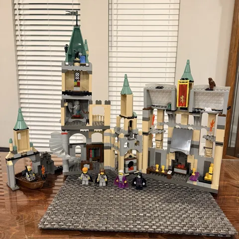 LEGO 4709 - Hogwarts Castle - Harry Potter- w/Instructions - No Box - READ NOTES