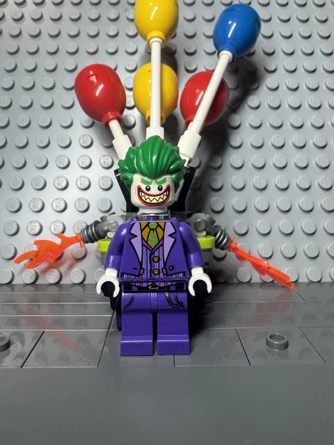 LEGO Batman Movie Joker Long Coattails minifigure ( 70900 ) with Balloon Pack