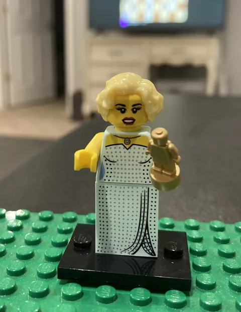Lego Minifigure Series 9 Hollywood Starlet (col09-3) with Stand CMF 2013 Rare
