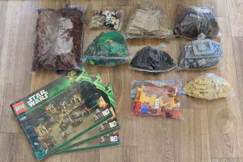 LEGO Star Wars Ewok Village 10236 - 95% Complete with Instructions