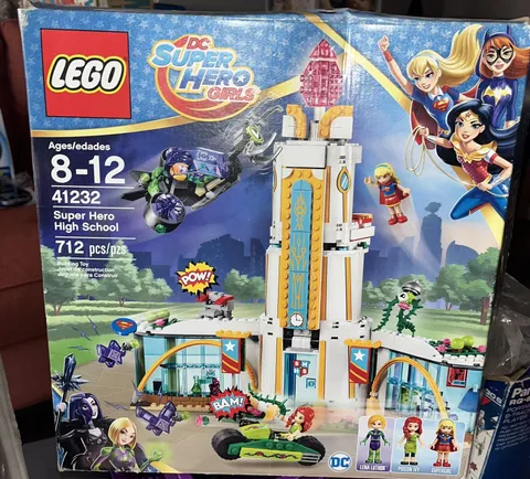 Lego 41232 Super Hero High School DC Girls Lena Luthor Poison Ivy Supergirl