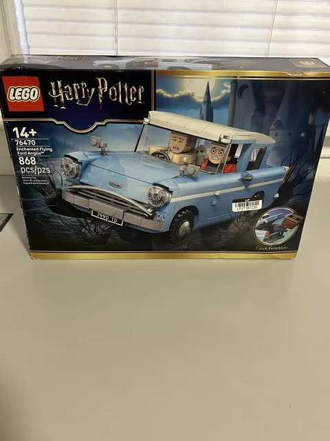 Lego Harry Potter 76470 Enchanted Flying Ford Anglia It's missing parts.